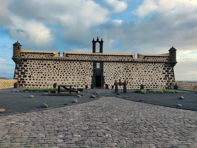 Museo Internacional de Arte Contemporáneo Castillo de San José